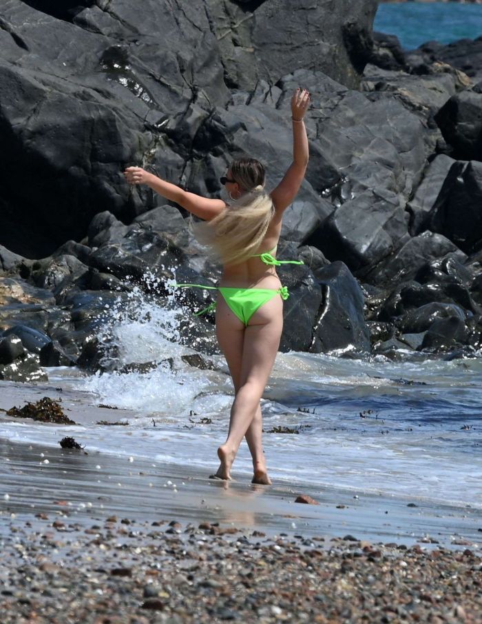 Tallia Storm Vacationing In Bikini With Mommy Tessie Hartmann At Jersey Beach