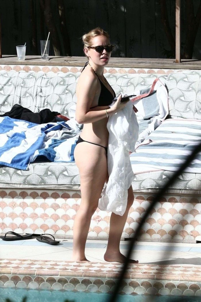 Tanya Burr Vacationing In A Black Bikini In Miami