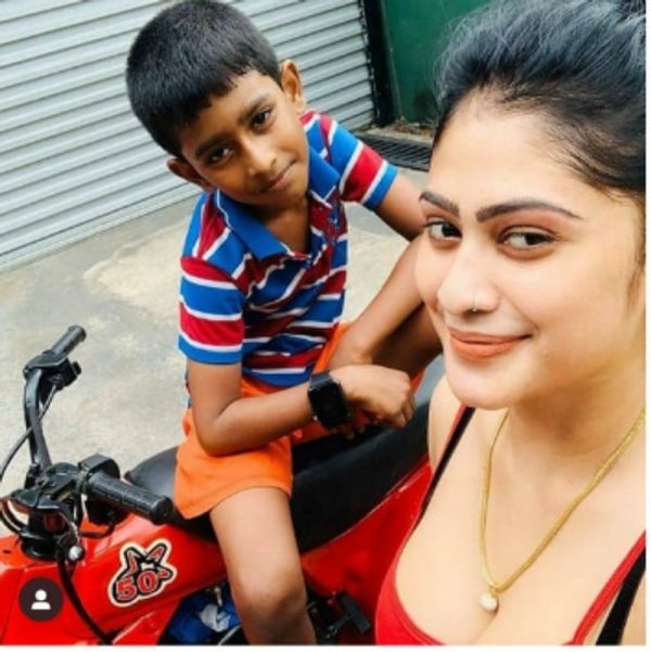 Sri Lankan Actress And Model Piumi Hansamali's Viral Photos
