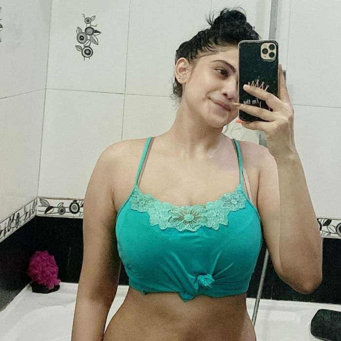 Sri Lankan Actress And Model Piumi Hansamali's Viral Photos