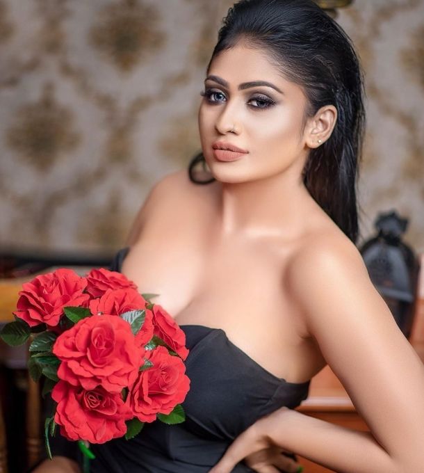Sri Lankan Actress And Model Piumi Hansamali's Viral Photos